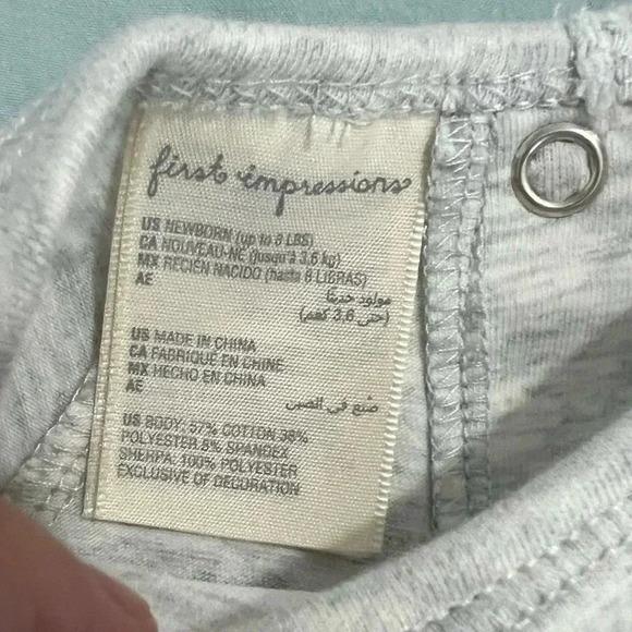 First Impressions Bundle of two onsie Size Newborn - Picture 6 of 9